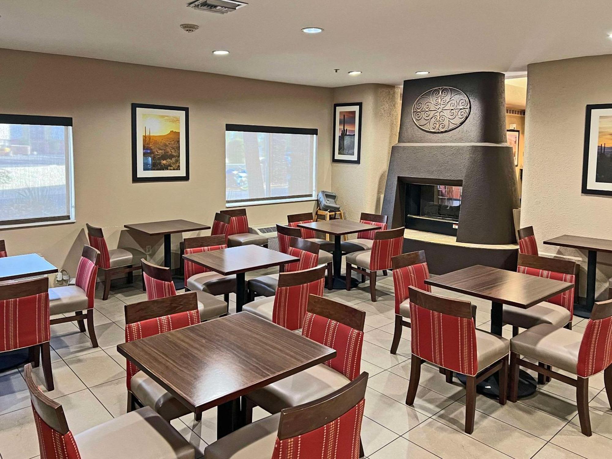 Comfort Suites Peoria Sports Complex Εξωτερικό φωτογραφία