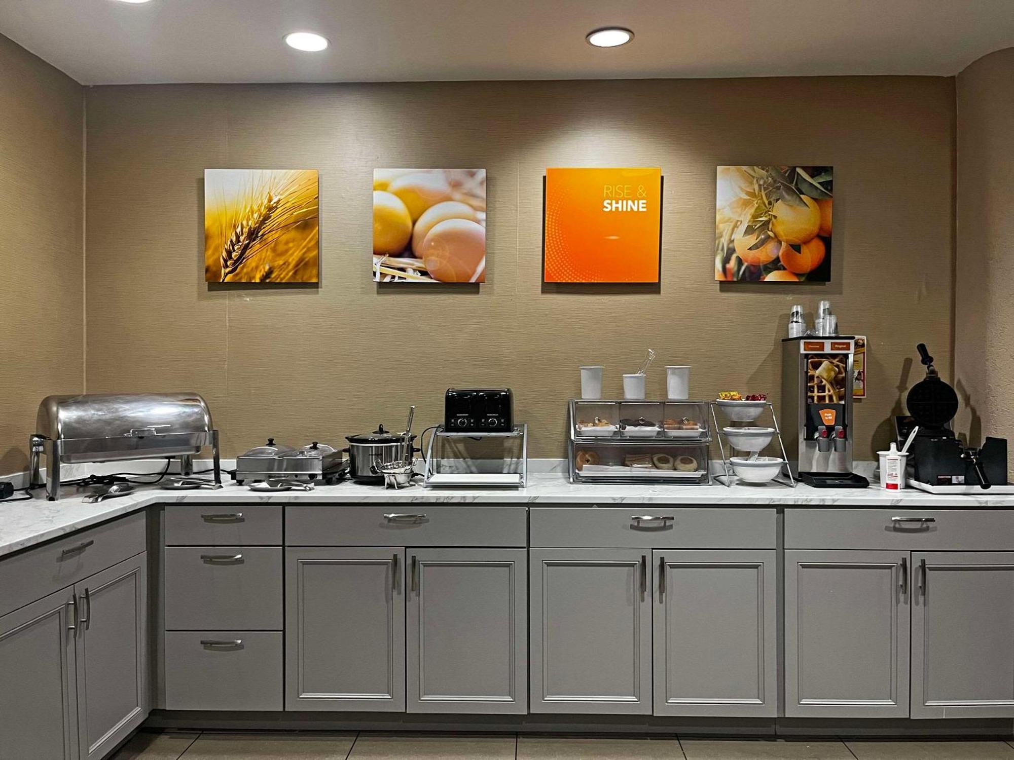 Comfort Suites Peoria Sports Complex Εξωτερικό φωτογραφία